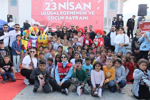 Nurdağı’nda Bulunan Çocuklara 23 Nisan Ulusal Egemenlik ve Çocuk Bayramı Şenliği Düzenlendi.